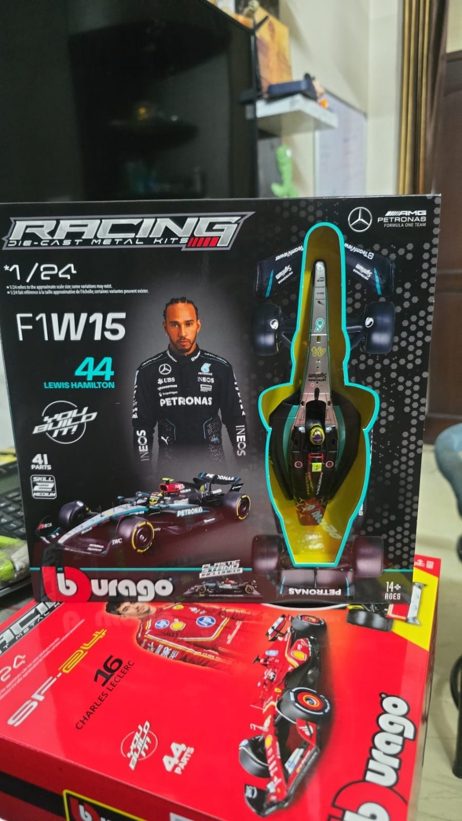 Bburago Racing Die-Cast Metal Kit - 1/24 F1 W15 (44 Lewis Hamilton)